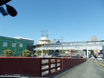 マリノアシティ福岡の駐車場を出る2012年2月11日.jpg
