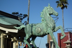 櫛田神社浜宮の馬の像.jpg
